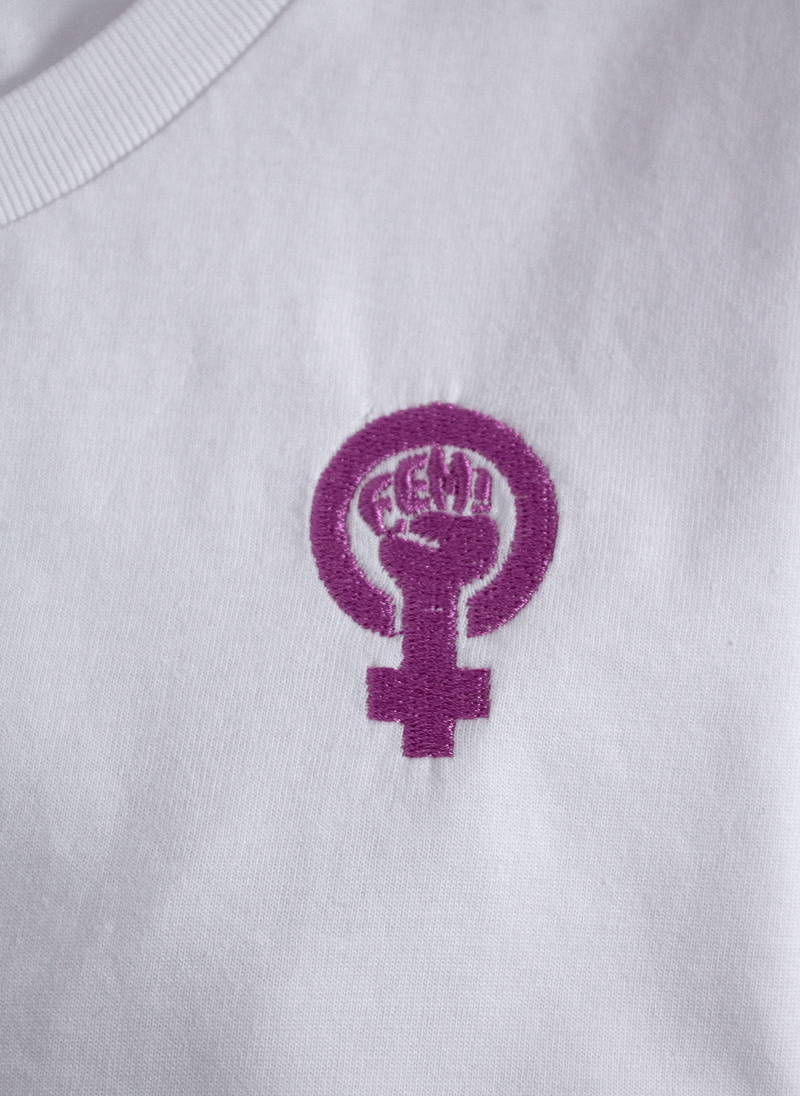 Camiseta logo bordado (BLANCA)