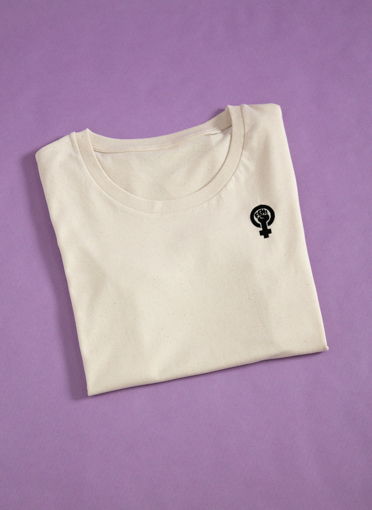 Camiseta logo bordado (CREMA)