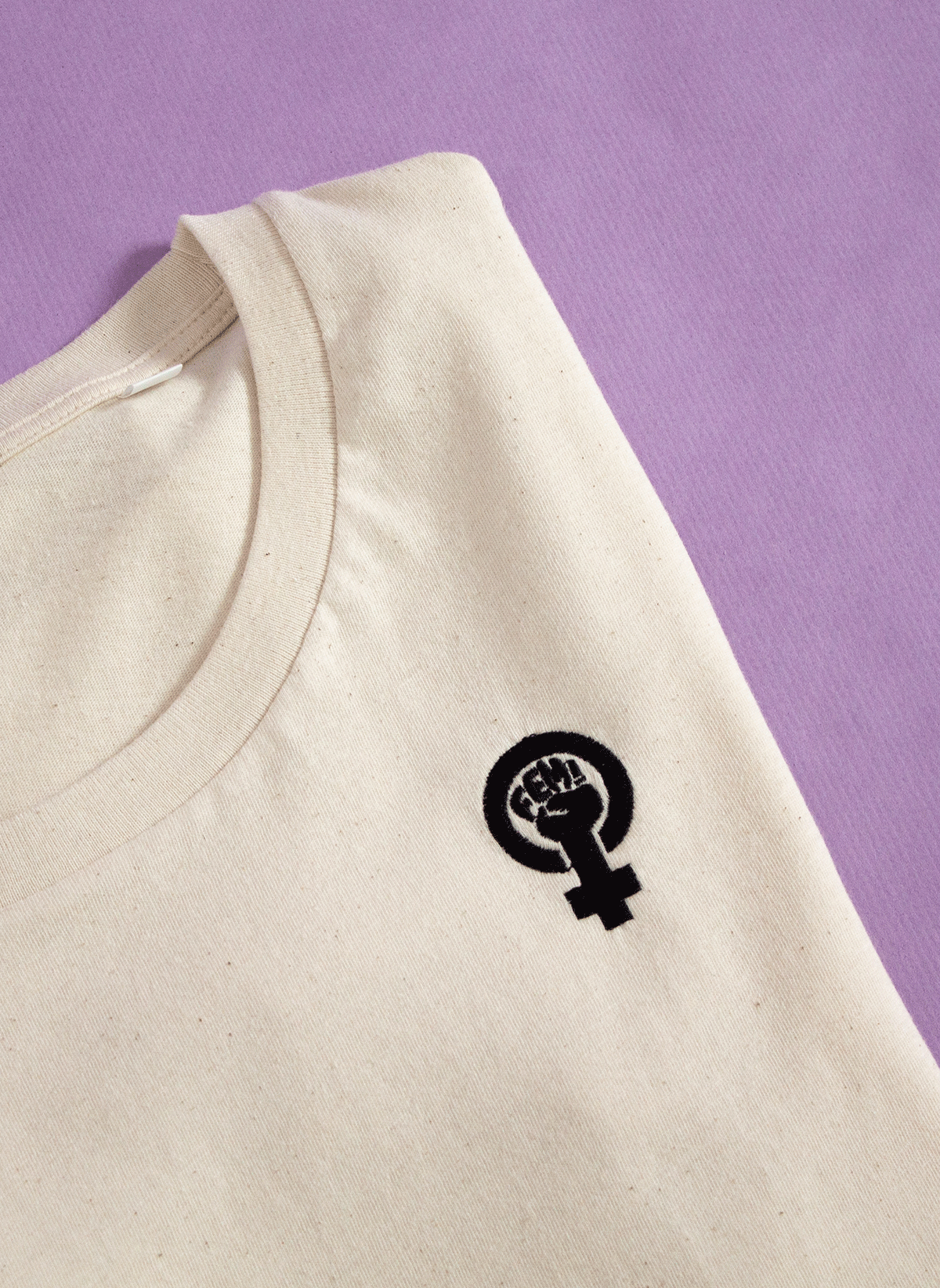 Camiseta logo bordado (CREMA)