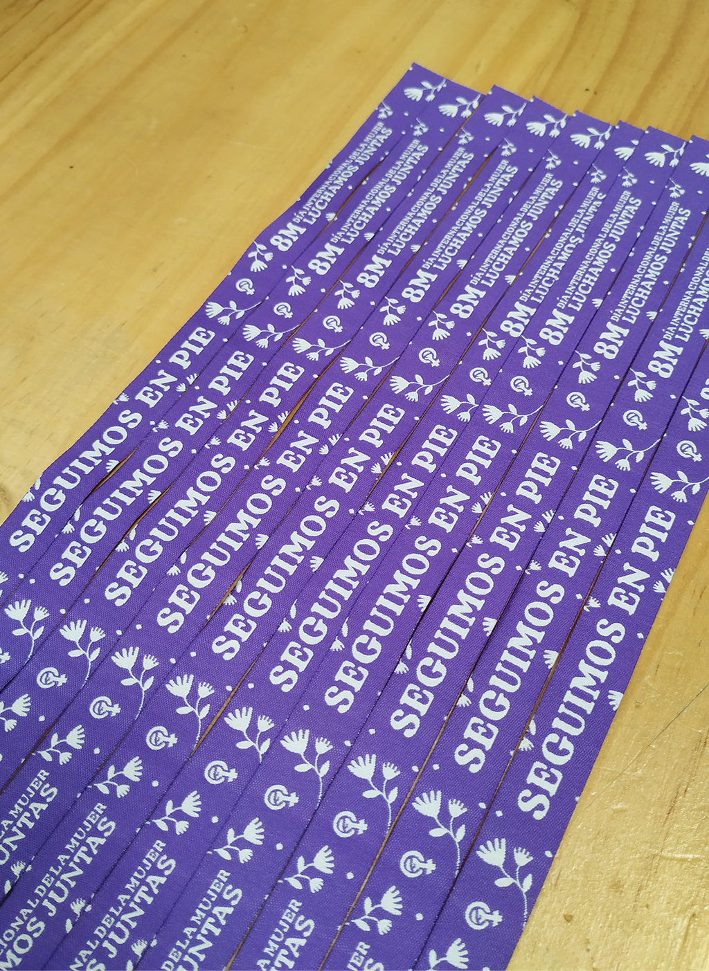 Pack 10 pulseras 8M 2023 | Seguimos en pie, luchamos juntas.