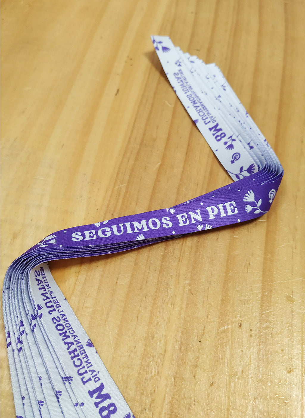 Pack 10 pulseras 8M 2023 | Seguimos en pie, luchamos juntas.